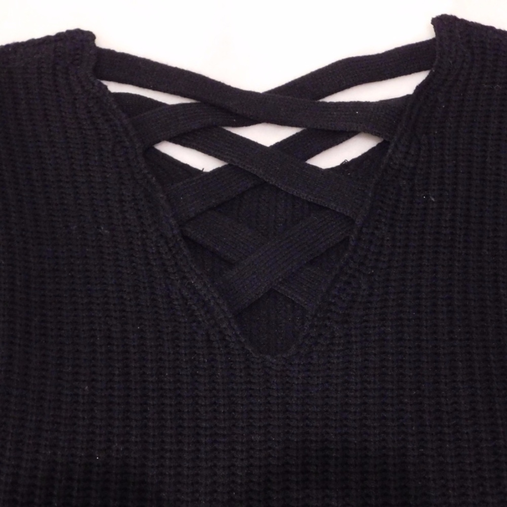 WOMANS BASIC BLACK CRISS CROSS SWEATER
